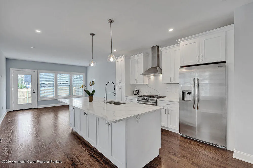 4 bed, 1758 sqft, $4,200 — Photo 4