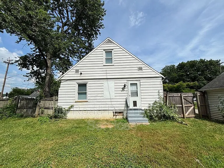 1110 Ellen Dr — Photo 3
