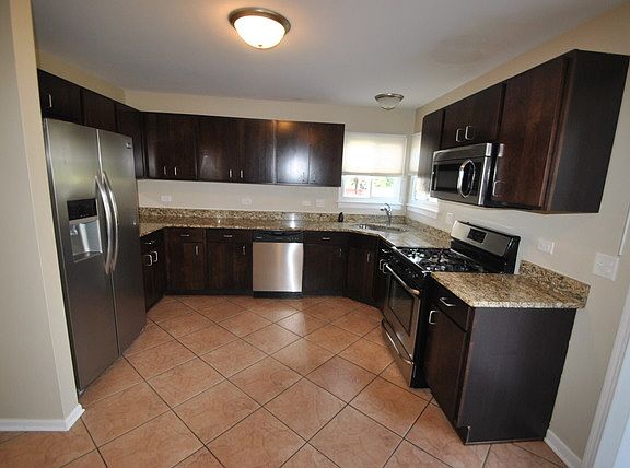3rd image of 9674 Bedford Dr