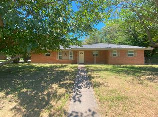 703 Lee St, Bowie, TX 76230