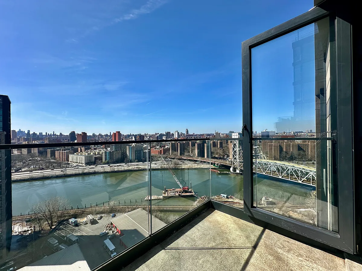 Building Photo - 228 E 135th St #1308
