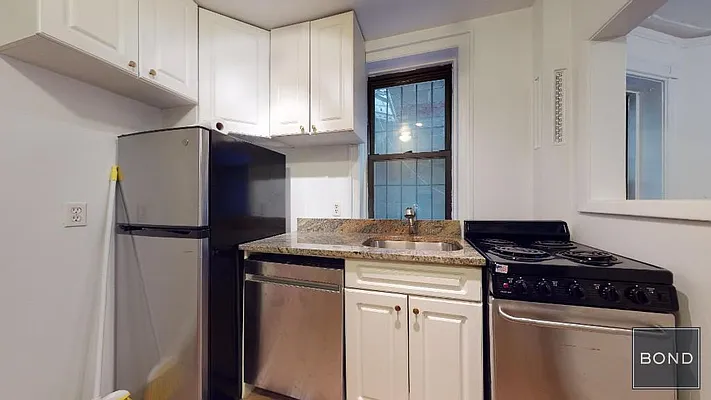 Rented by Bond New York | media 22