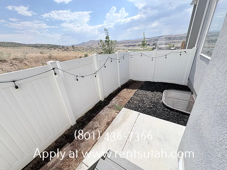 647 W Raintree Ln — Photo 43
