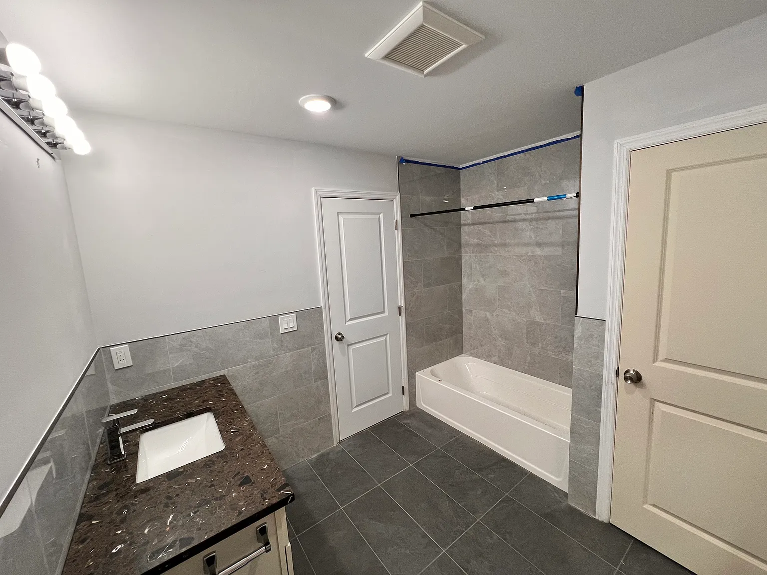 290 Gregory Ave — Photo 2