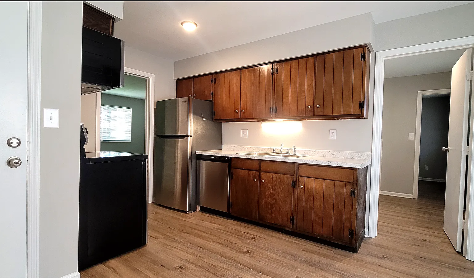 3030-3032 Creekview Circle — Photo 1