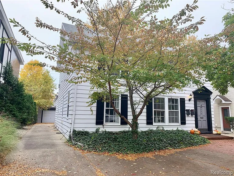 648 E Lincoln St — Photo 1