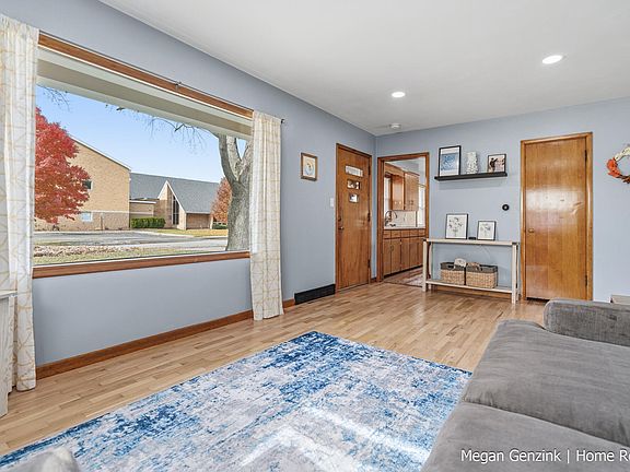 5th image of 215 Calvin Ave
