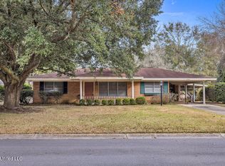 6308 Chaucer Dr, Ocean Springs, MS 39564