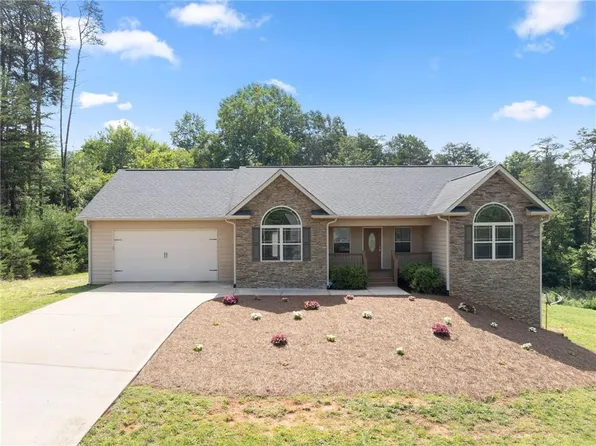 350 Linwood Dr, Demorest, GA 30535