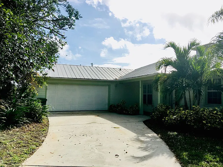 310 Shady Ln — Photo 2