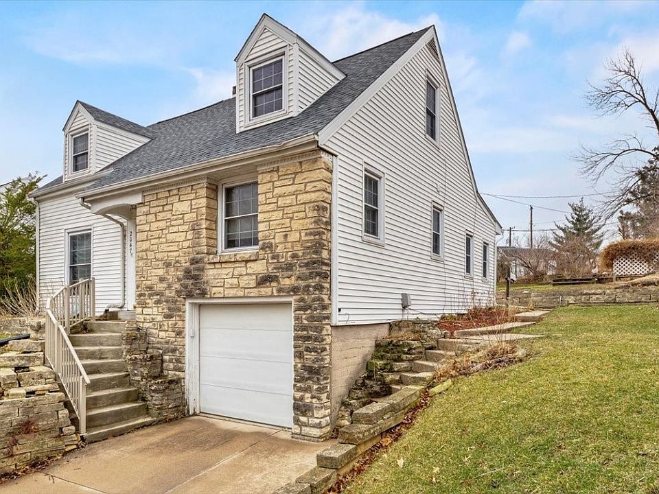 2047 B Ave NE, Cedar Rapids, IA 52402 Zillow