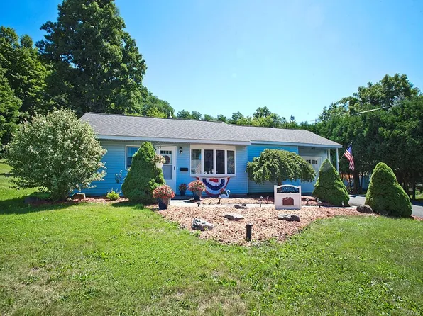 106 Greenridge Dr, Manlius, NY 13104