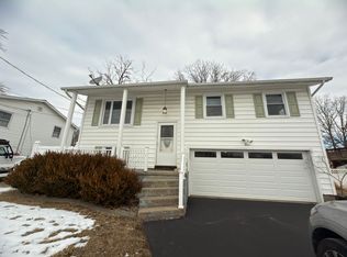12 Fawn Dr, Scotia, NY 12302
