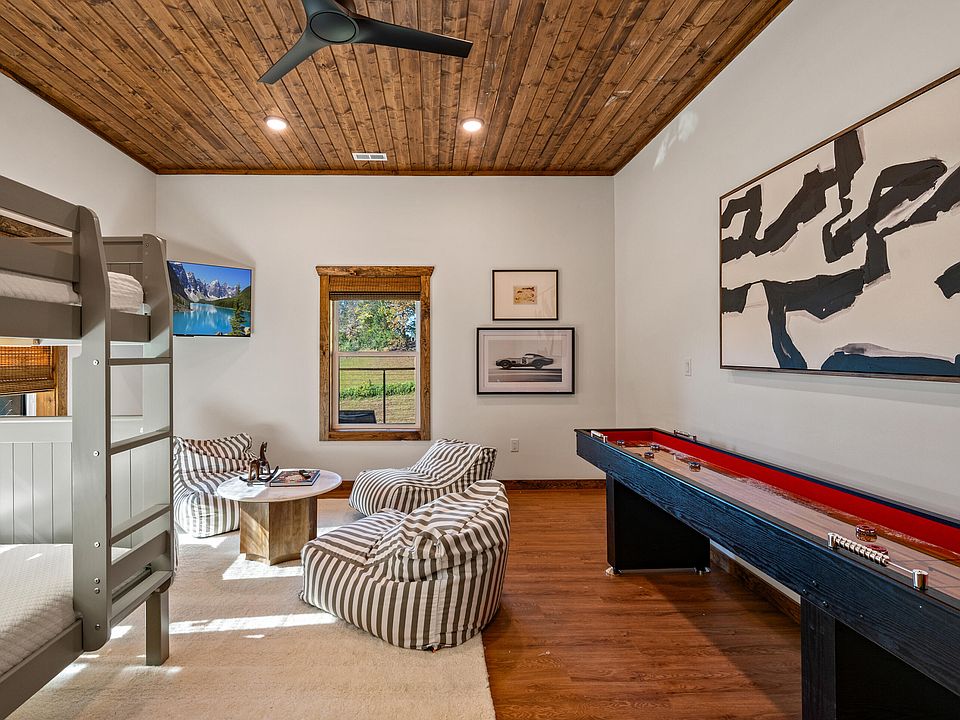 43rd image of 3005 Nellie Dr