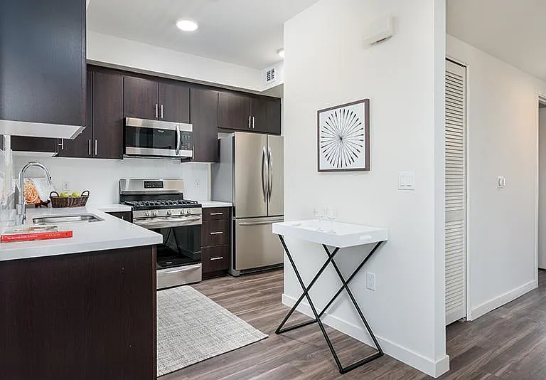 Lumina Apartments — Photo 3