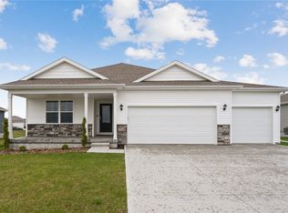 7114 Harlan Eddy Dr SW, Cedar Rapids, IA 52404