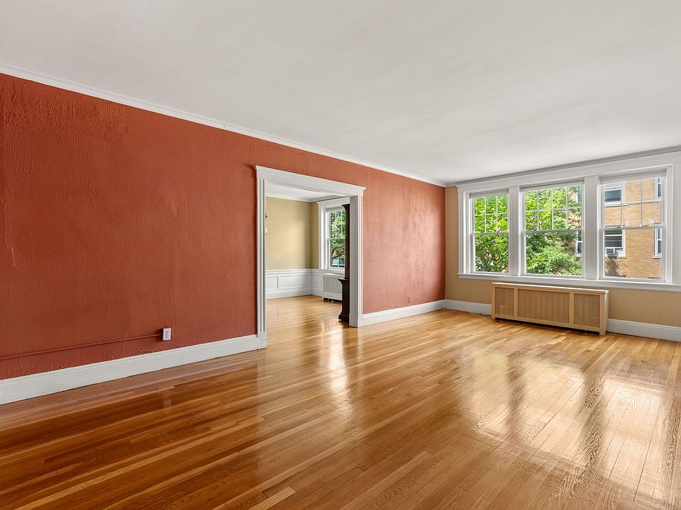1st image of 20 Egmont St APT 4
