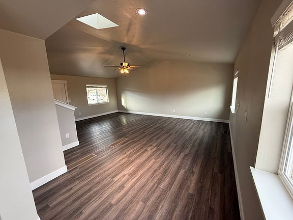 3rd image of 701 Columbine Dr