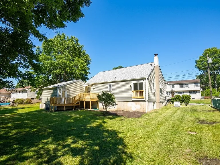 31 Dupont Ter — Photo 1