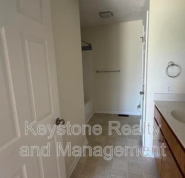 163 W Oak St — Photo 5