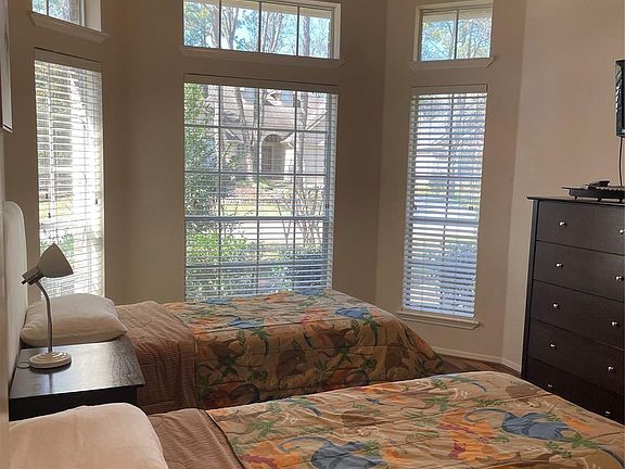 4th image of 18 Teak Mill Pl