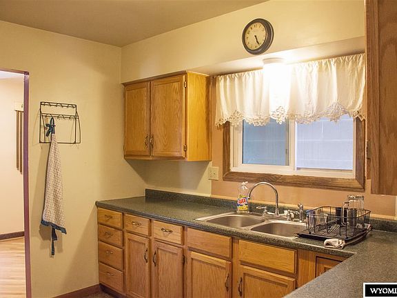 5th image of 1405 E Fremont Ave
