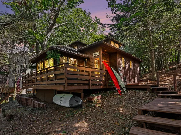 20 Crescent Hl, Grand Haven, MI 49417