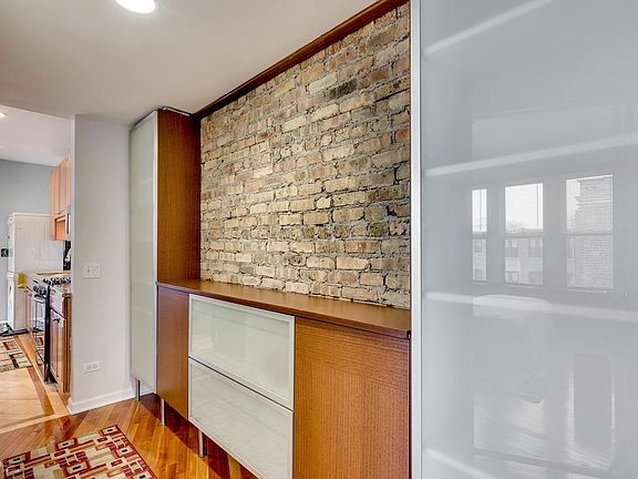2nd image of 2714 N Sawyer Ave #3A
