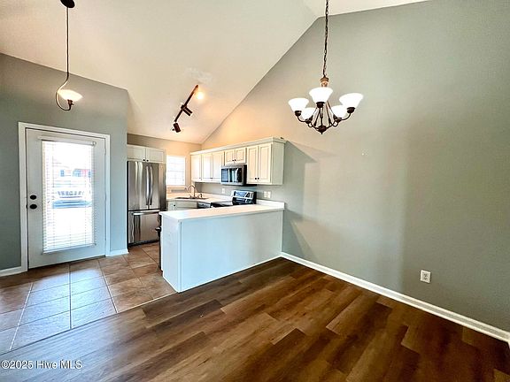 4th image of 3817 Merestone Dr