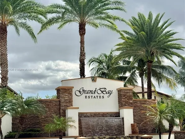 8640 NW 101st Pl, Doral, FL 33178