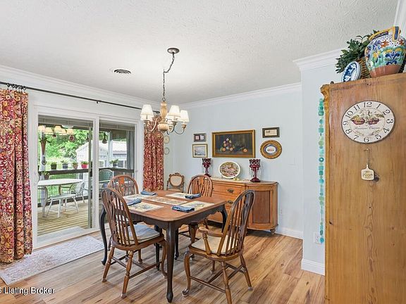 4th image of 212 Lilac Rd