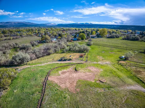 1010 SW 11th St, Cedaredge, CO 81413
