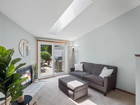 5308 Highpointe Ter, Bloomington, MN 55437