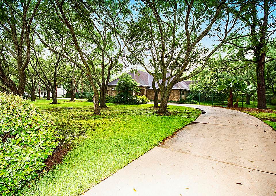 1st image of 2402 Creekridge Dr