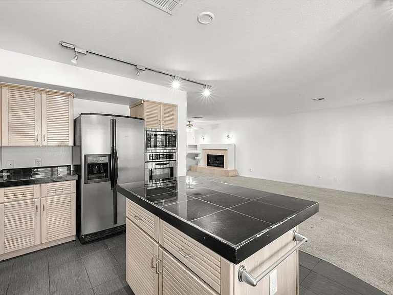 7600 Painted Dunes Dr — Photo 13