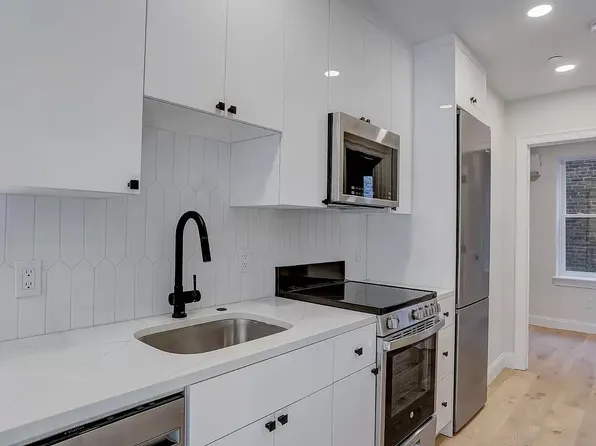 15-19 Bartlett Pl, Boston, MA