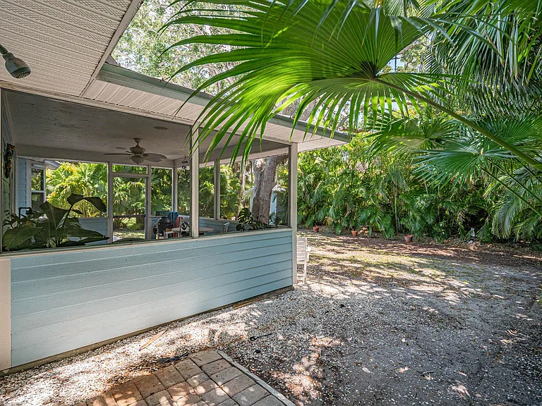 1075 Morningside Dr — Photo 33