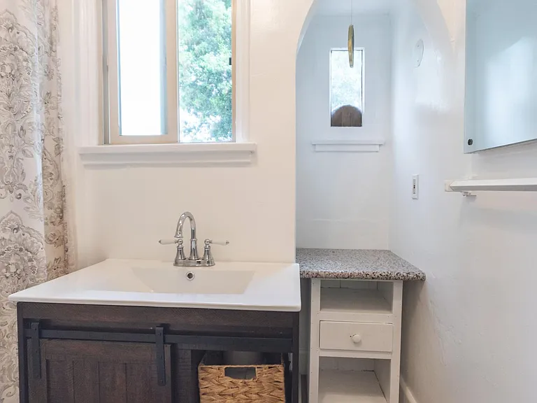 Full bathroom