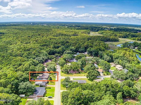 3rd image of 2225 Sandalwood Dr