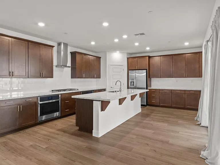 6089 Waddington Way — Photo 4