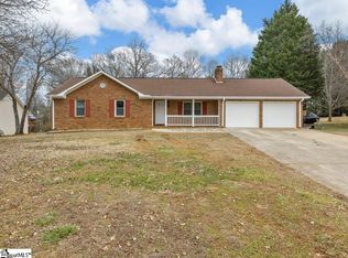 312 Spring Creek Dr, Boiling Springs, SC 29316