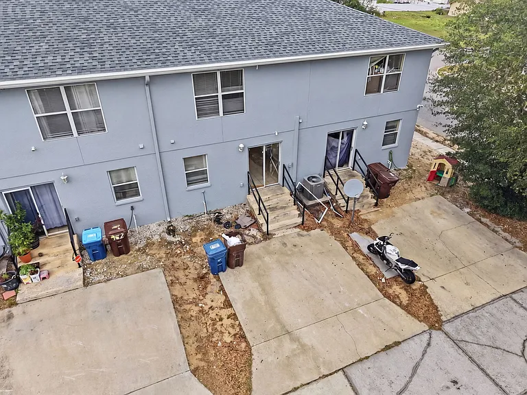 963 E Main St — Photo 4