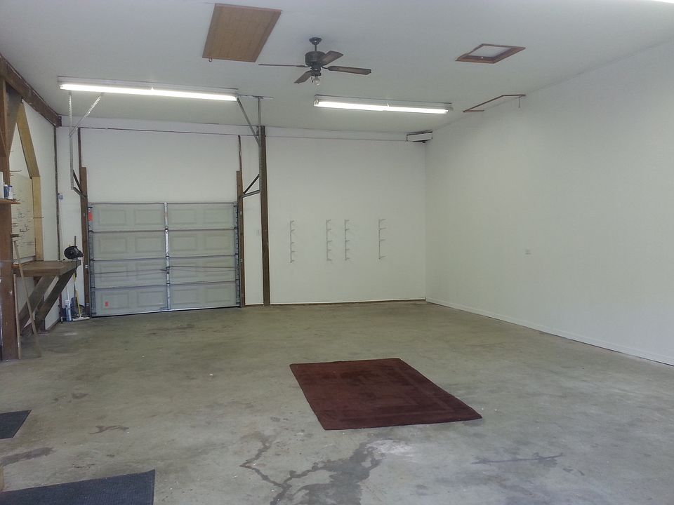 Spacious Garage