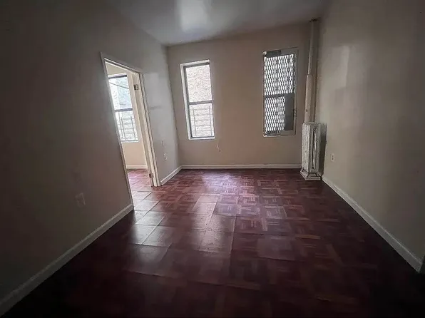 875 Hunt's Point Avenue 1Y image 2 of 7