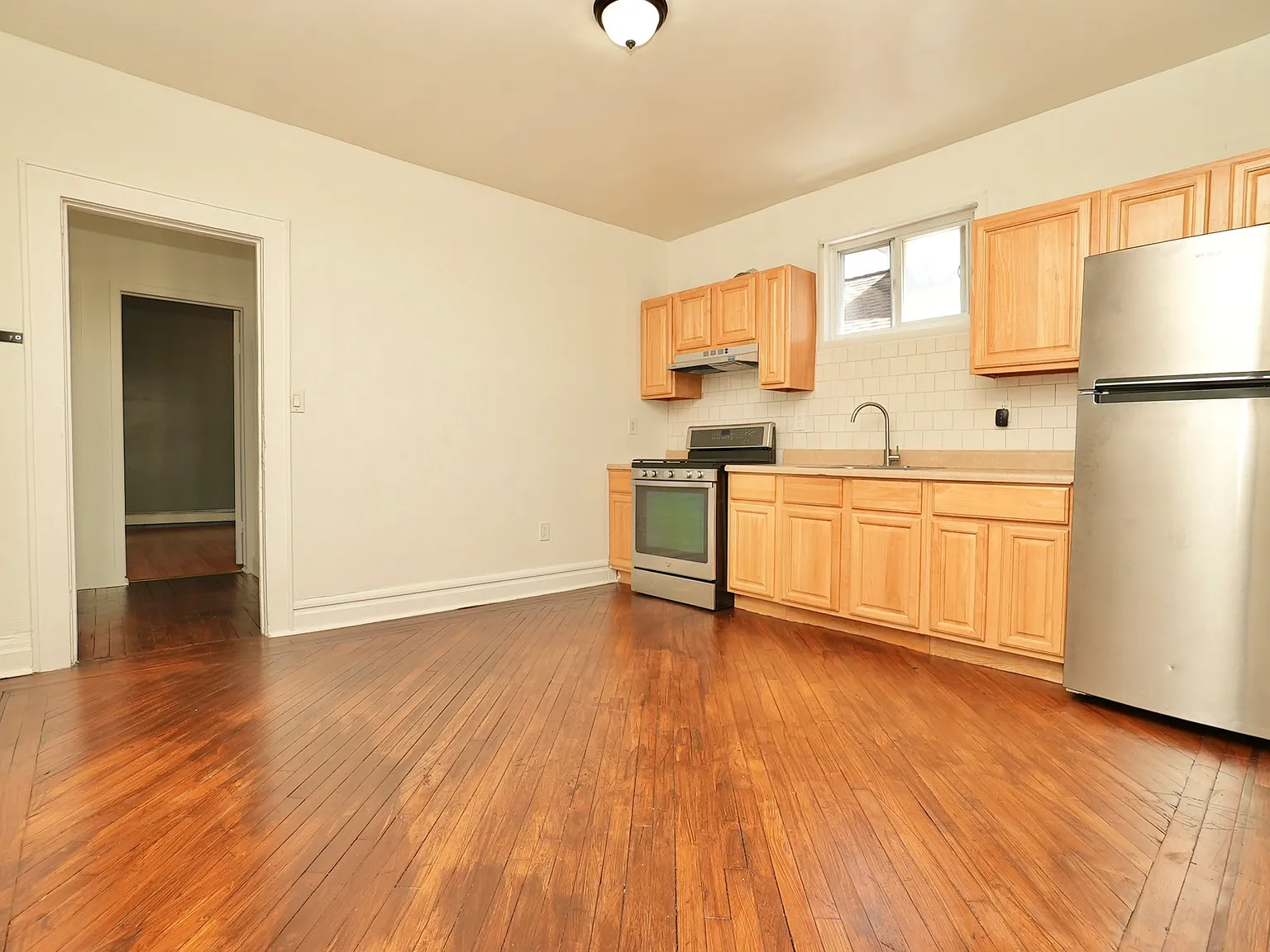 3 bed, $2,350 — Photo 2
