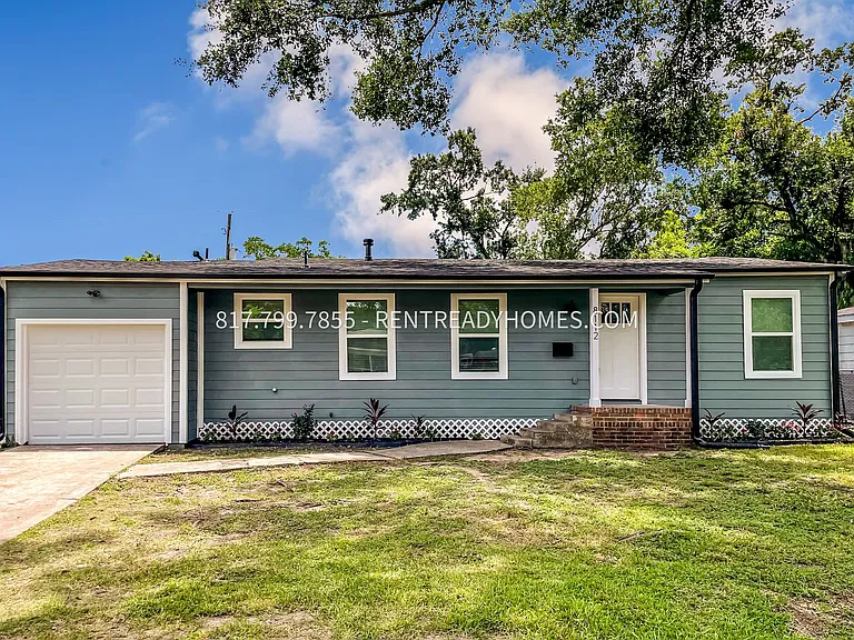 8112 Barkley St — Photo 1