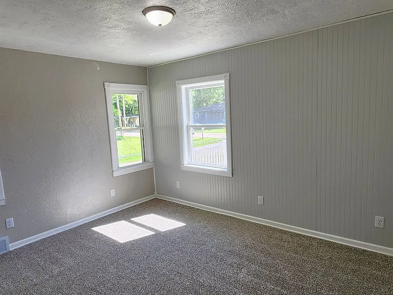 308 Main St — Photo 15