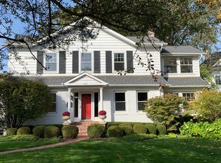 253 Walden Dr, Glencoe, IL 60022