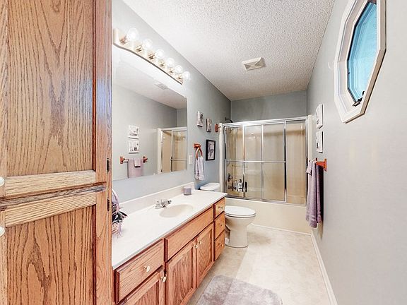 5th image of 652 Prince Phillip Way