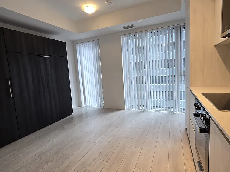 400 King St W #1001 — Photo 11